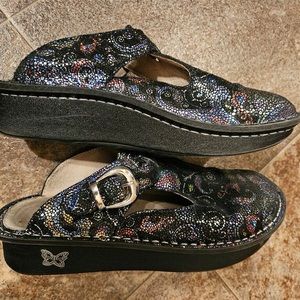 Algeria nurses shoes. Size 39. Black sparkly swirls